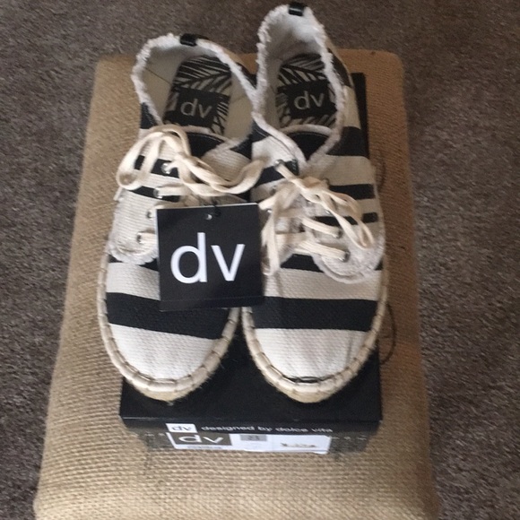 DV by Dolce Vita Sneakers - Picture 5 of 5